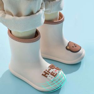 Enfants de haute qualité légers Boots de pluie bébé garçons filles eau PVC Rubber Four Seasons Chaussures Boots de pluie imperméables Kids L2405