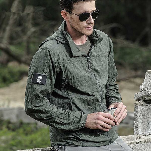 Ligero verano impermeable rápido secado táctico piel chaqueta hombres con capucha impermeable delgada cortavientos protector solar ejército chaqueta militar 210927