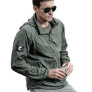 Jacket tactique imperméable léger Hommes été respirant mince sweat à capuche imperméable militaire Portable Portable Windbreaker Skin Vestes 201124