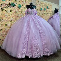 Lilac Illusion Beading Crystal Bow Quinceanera Dress Ball Jurk van de schouderapplique Lace Sweet 15 Vestidos de XV Anos