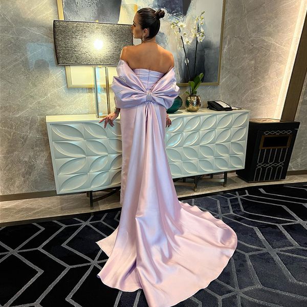 Robe de bal de célébrité lilas sirène 2023 avec nœud cape perlée sans bretelles en satin femmes robes de soirée formelles Dubaï robe de soirée de luxe