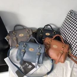 Lily Bag Moerbeien Topkwaliteit Designer Echt lederen schoudertassen Dameshandtas Brits merk Boekentassen Crossbody Tote Messenger 230 240204