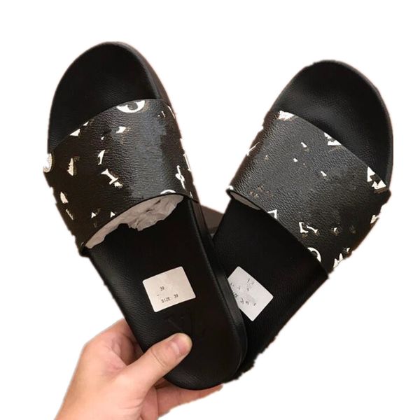 Edición limitada Zapatillas con letras fantasmas Ropa exterior plana a cuadros Parejas Chanclas Marca de lujo Sandalias con representación de acuarela Hombres Mujeres Zapatos de playa Tamaño 35-46