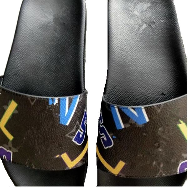 Limitierte Auflage, Graffiti-Paar-Hausschuhe, Sommermode, Buchstaben, schwarze Blume, Unisex-Sandalen, Luxusmarke, flache, rutschfeste Herren- und Damen-Freizeitsandalen, Strandschuhe