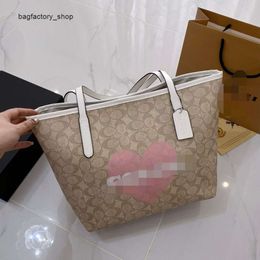 Beperkte fabrieksopruiming is hete verkoper van nieuwe designer handtassen Olay nieuwe klassieke liefde bedrukte boodschappentas met zuighandgreep