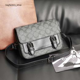 Beperkte fabrieksopruiming is hot verkoper van nieuwe designer handtassen nieuwe tas trend casual unisex schouder handheld klein vierkant