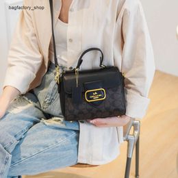 La liquidación limitada de fábrica es un vendedor caliente de nuevos bolsos de diseñador Bolso de lujo para mujer Cuadrado de mano Estilo popular y de moda Un hombro