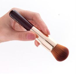 Couverture complète limitée Face Makeup Brush HD Finish Winered Powder Blush Cream Foundation Contour Beauty Cosmetics Tool1258223