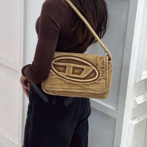 Lin Yan – sac à bandoulière en Denim délavé rouge filet pour femmes, nouveau sac à bandoulière de Style polyvalent sous les bras, 2024, 78% de réduction sur le magasin, vente en gros