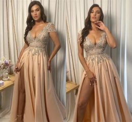 Línea Champagne A Split Vestidos de noche Con cuello en V Apliques de encaje Manga casquillo Cuentas Hasta el suelo Vestido de fiesta Vestidos de fiesta formales pplique