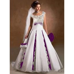 Lijn vintage jurk witte bruiloft en paars een geborduurde gotische bruidsjurken kanten bovenste dop mouwen schep nek bruid vestido de novia