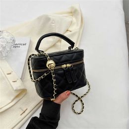 Lingge Chain Portable Makeup 2023 Fashion One Shoulder Crossbody Chaoins Bag sacs à main en gros 30 dollars