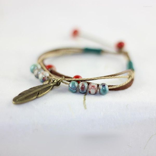 Bracelets à maillons 12 pièces/lot breloque feuille femmes hommes perles en céramique pendentif plume bracelets bijoux en cuir tissage chaîne cloche bracelet
