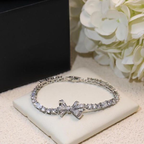 Bracelets à maillons de tempérament sensuel de haute qualité, en Zircon incrusté d'épissure d'arc, cadeau de saint valentin, vente 2023