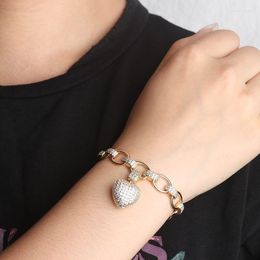 Link Armbanden Mode Delicate Goud Kleur Meisje Hart Vorm Armband Bedels Gestapeld Kubieke Zirkoon Voor Bruiloft Accessoires Bijoux B-133