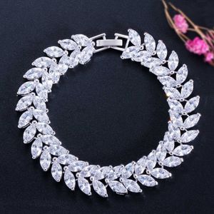 Link Chain CWWZircons 2022 Luxe sieraden AAA Hoge kwaliteit Kubieke zirkoonbladvorm Vintage Bruid Bracelet Bangle voor vrouwen CB140 G230222