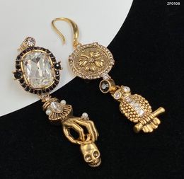 LIE DOINEING conçue des femmes enrôle des boucles d'oreilles Pearl Skull Owl Diamonds Asymétrie Médies Studes d'oreille ME1 --09 Bijoux de créateur8504881