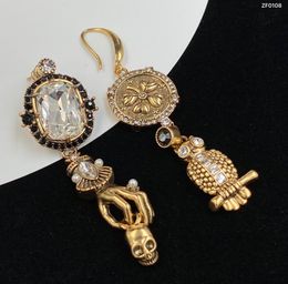 LIE DOINEING conçue des femmes enrôle des boucles d'oreilles Pearl Skull Owl Diamonds Asymétrie Médies Studes d'oreille ME1 --09 Bijoux de créateur3637358