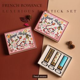 Lipstick 3 pièces Luxury Lipstick Set Romantic Velvet Lipstick Gloss étanche à lèvres hydratant de la gluée