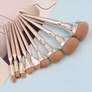 Lápiz labial 9PCS Pincel de maquillaje portátil profesional Sombra de ojos Base Reparación Rubor Corrector Conjunto de herramientas de belleza Combinación dorada 231102