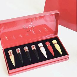 Lippenstiftset 7 stuks Mini Reizen Diamantversie Radijsvormige Rode Buis Kleurcontainer Exclusieve Poeder Kus Set 231225