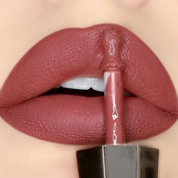 Rouge à lèvres imperméable à l'eau Nude brillant à lèvres 18 couleurs durable velours mat liquide hydratant antiadhésif tasse glaçure maquillage cosmétique 231207