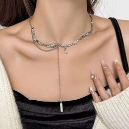 Collier liquide chaîne légère et petit support, chaîne de cou en perles de tempérament pour femmes