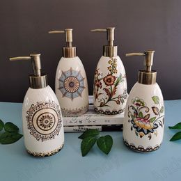 Dispenser voor vloeibare zeep Europese keramische zeepfles Bloemen bovenglazuur Decoratieve shampoo Persflessen IJsscheur Thuis Badkamers Decoratieaccessoires 230921