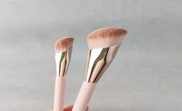 Liquid Touch Foundation Brush Concealer Make -upborstel met uniek gebeeldhouwde borstelharen en een puntige punt zacht zijdeachtig die B6202317 bouwen