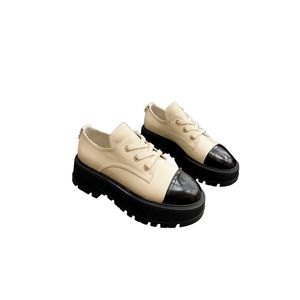 Litchi-print loafer met dikke zolen dames 24 nieuwe metalen letter lederen veterschoenen hoge enkele kleine leren schoenen
