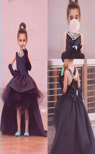 Pequeños vestidos negros de niña de flores estilo Audrey Hepburn Lindo estilo alto bajo Tul Satén Niños Ropa formal 2017 Vestidos de desfile para niñas 683437660