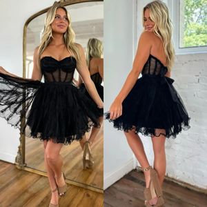Kleine zwarte korte homecoming-jurken Sweetheart tule ruches mini-cocktail homecoming-jurk