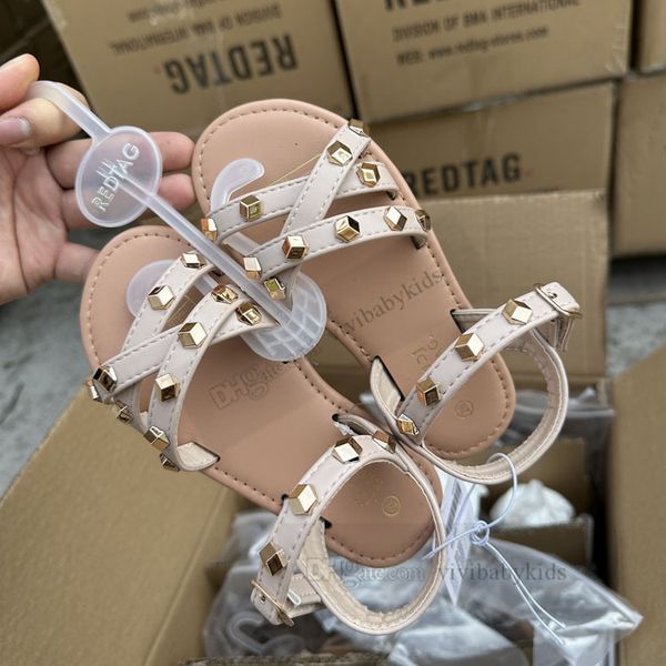 Petites filles sandales rivet sandales d'été pour enfants enfants doux bas de plage non glissée plage princesse fashion enfants métaux sandales de boucle