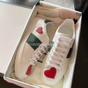 Little Sneaker Shoessg Designer Fashion Trainer Shoe Dames Mens Bee Board Dames echt leer Nieuwe zachte zool Love White Leisure RM61