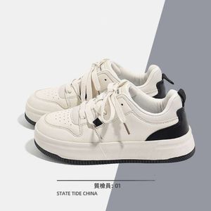 Petites chaussures blanches pour femmes, nouvelles chaussures coréennes polyvalentes à fond plat, respirantes et décontractées, tendance Instagram, printemps 2023