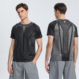 Camiseta de secado rápido transpirable para hombre de diseñador LL Camiseta de manga corta de verano Camiseta de manga corta de tendencia de cuello redondo deportiva suelta