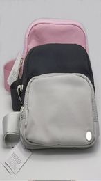 LL Mini Belt Bag al aire libre Bolsas cruzadas para mujeres Bolsas de cintura para la cintura Ajustable Strap Fanny Pack1544088