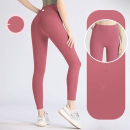 LL Pas de ligne d'embarras Collants de levage de hanche pêche Pantalon de fitness de course à taille haute Pantalon de yoga nu de sport européen et américain Leggings pour femmes