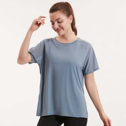 LL yoga NUEVO 2021 Deportes de yoga Camiseta de manga corta para mujer Fitness Deportes Costuras de malla Hueco Espalda hermosa Camiseta transpirable que absorbe el sudor