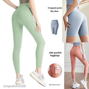 2024 Pantalones de yoga alineando Leggings Mujeres pantalones cortos de pantalones recortados