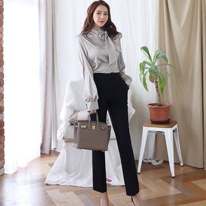 Llzacoosh Autumn Office Lady Outfit Lint Boogdas Kralen Grijs Blouse Shirt + Black Suit Broek Pak Formele Vrouwen 2 Stuk Set 210514