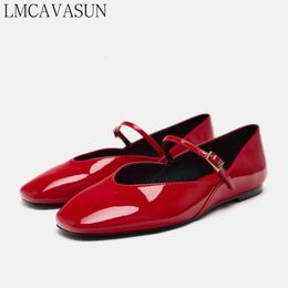 LMCAVASUN Red Patent Leather Mary Jane Toe Round Ballet Flat Ballet avec boucle 240422