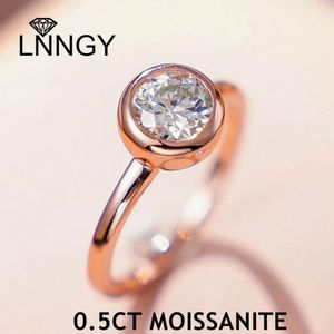 Lnngy 05ct bezelring met certificaat 925 Sterling Silver Solitaire -ringen voor vrouwen bruiloftsbetrokkenheid sieraden cadeau 240417
