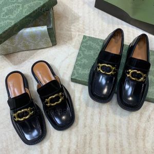 Loafer, elegante Schuhe, Designer-Loafer, Mokassins-Schuhe für Damen, Mule-Leder mit ineinandergreifenden goldenen Beschlägen, eckige Zehenpartie, flache Pantoletten, Sandalen zum Hineinschlüpfen, klobiger Loafer