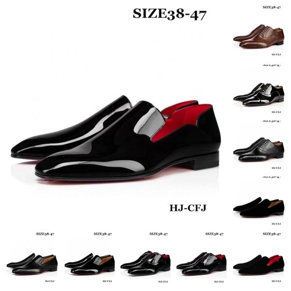 Mocasines Zapatos de vestir Zapatillas de deporte de diseño Triple Negro Rojo Oreo Gamuza Charol Remaches Slip On Loafer Hombres Boda Fiesta de negocios Zapatilla de deporte Tamaño grande 38-47