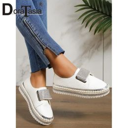 Loafers luxe gloednieuw vrouwelijk platform sneakers mode Rhinestone Slipon Cross Bond Dames Loafers Casual Soft Women Shoes