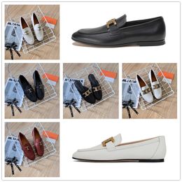Modages hommes femmes habille chaussures designer salentueux sandales de luxe en cuir mode noir blanc ivory bordeaux plate-forme extérieure plage plates plats topponnes scuffes