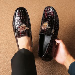 Loafers Minimalistisch voor modefeestje Wedding Men Pu plaid textuur Solid color Classic Metal Buckle Decoration Business Casual Men Shoes