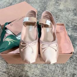 MANDEURS MIUI PARIS BALLET DESCRIRER CHAUSSIONS PROFESSIONNELLES SATINE BALLERINAS MM PLATEFORME BOWKNOT BOUCHE SABLE SIGHE SANDAGES PLAT