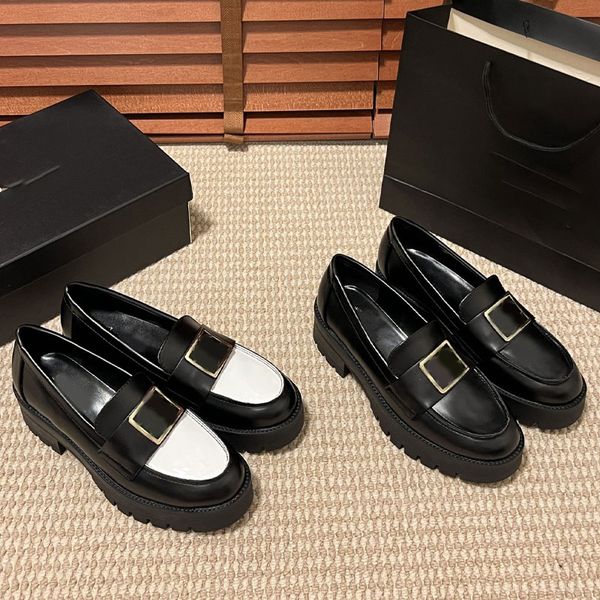 Chauffes de mots Designer petites chaussures en cuir sonnerie en cuir automne-moteur Femmes de haute qualité Oxford Single Foot Metal Boucle noir Single Shoe Ballet Flats